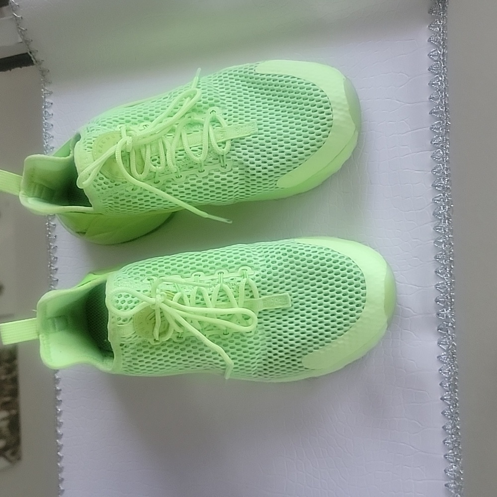 Nike Ghost Green Hurache Shoes